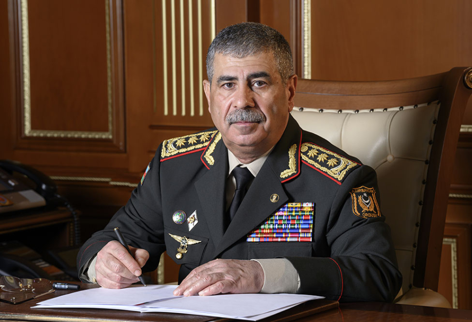 Müdafiə naziri Azərbaycan Ordusunun şəxsi heyətini təbrik edib